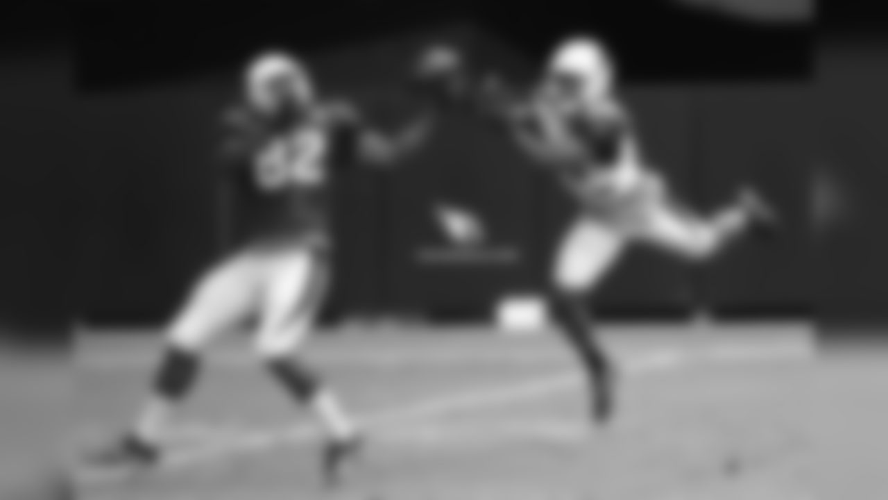 S Budda Baker breaks up a pass intended for TE Gerald Christian