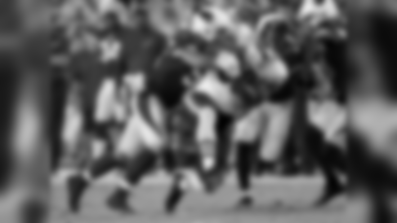 LB Scooby Wright III makes the tackle