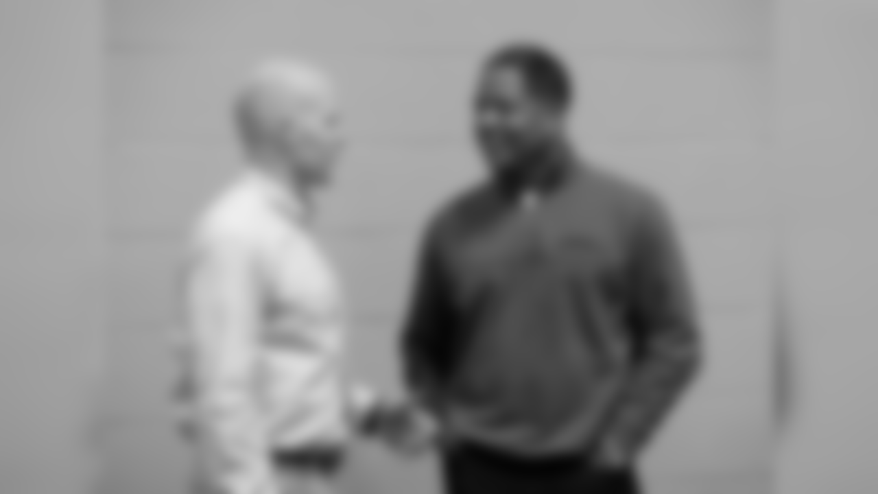 Cardinals coach Steve Wilks (right) with Bills coach Sean McDermott