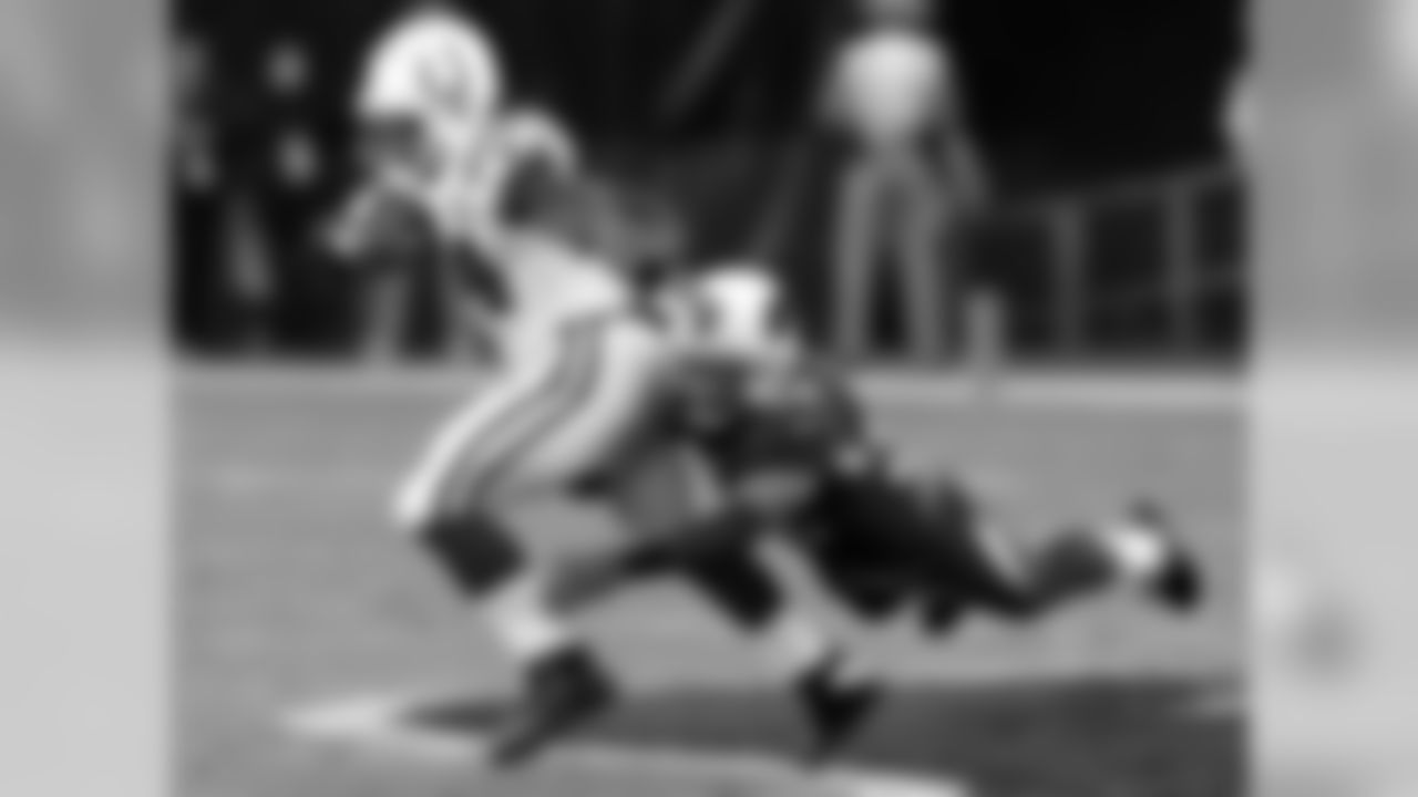 2013: S Tyrann Mathieu tackles Colts RB Trent Richardson