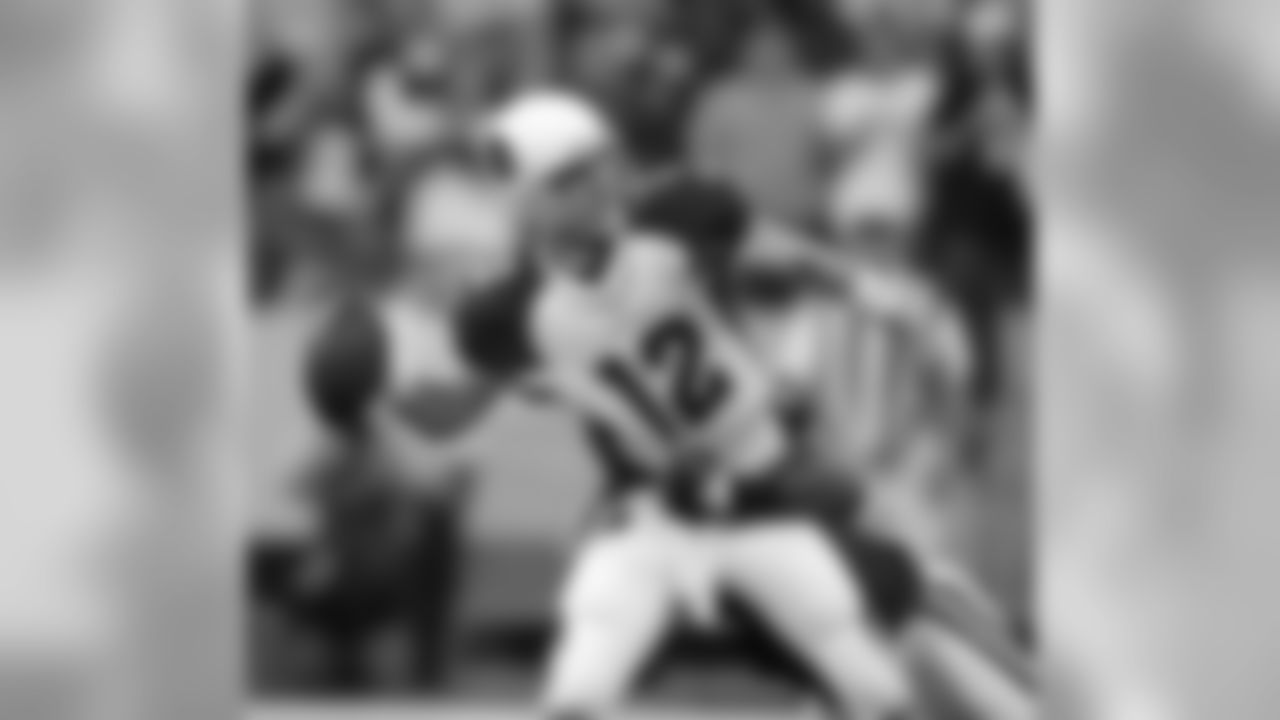 2006: Cardinals QB Josh McCown is pressured
