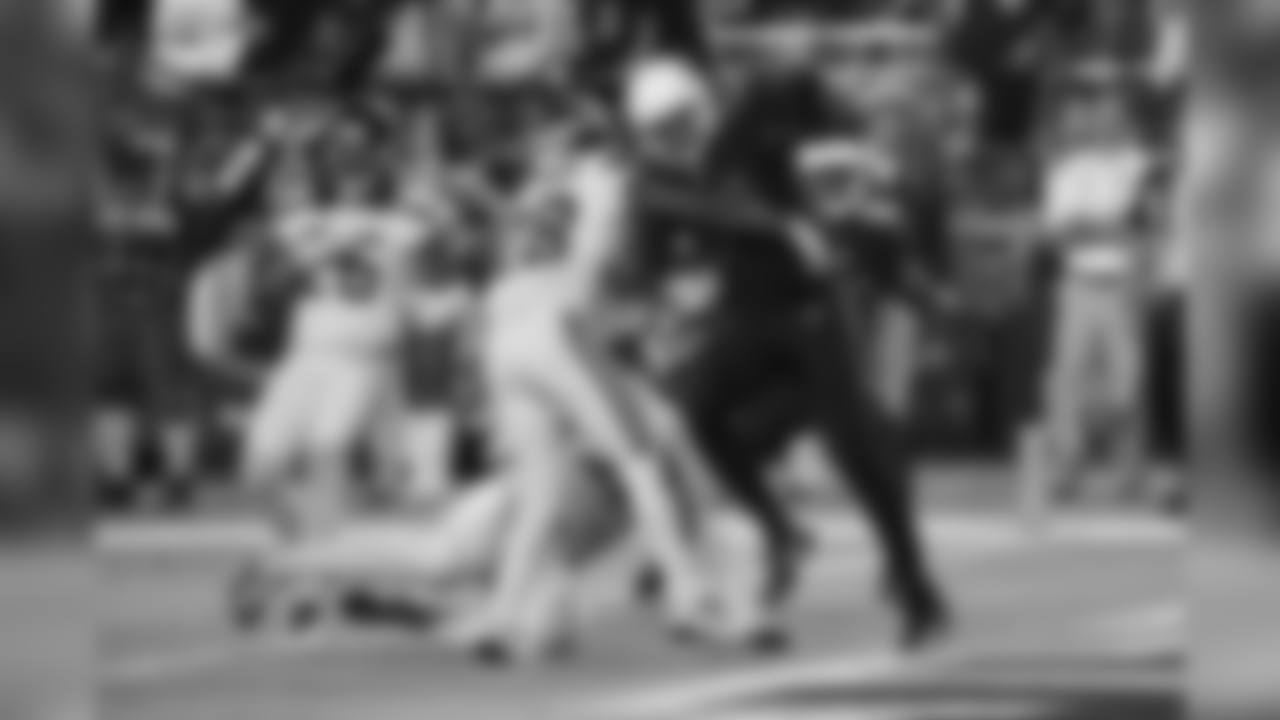 TE Jermaine Gresham scores on a touchdown reception