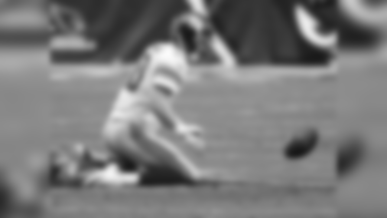 Giants QB Eli Manning fumbles the football