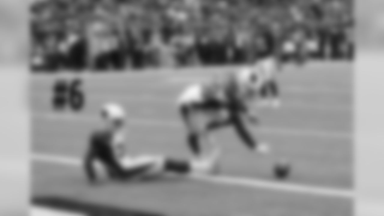 S Budda Baker (left) and CB Justin Bethel pin the Texans at the 1