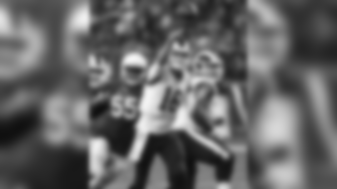 Rams QB Jared Goff gets rid of the ball before Cardinals LB Chandler Jones reaches him