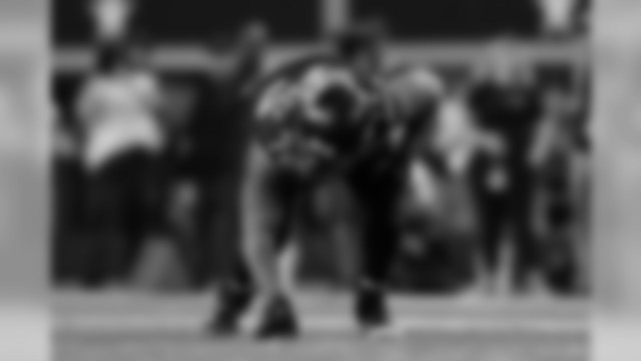 DE Michael Bennett