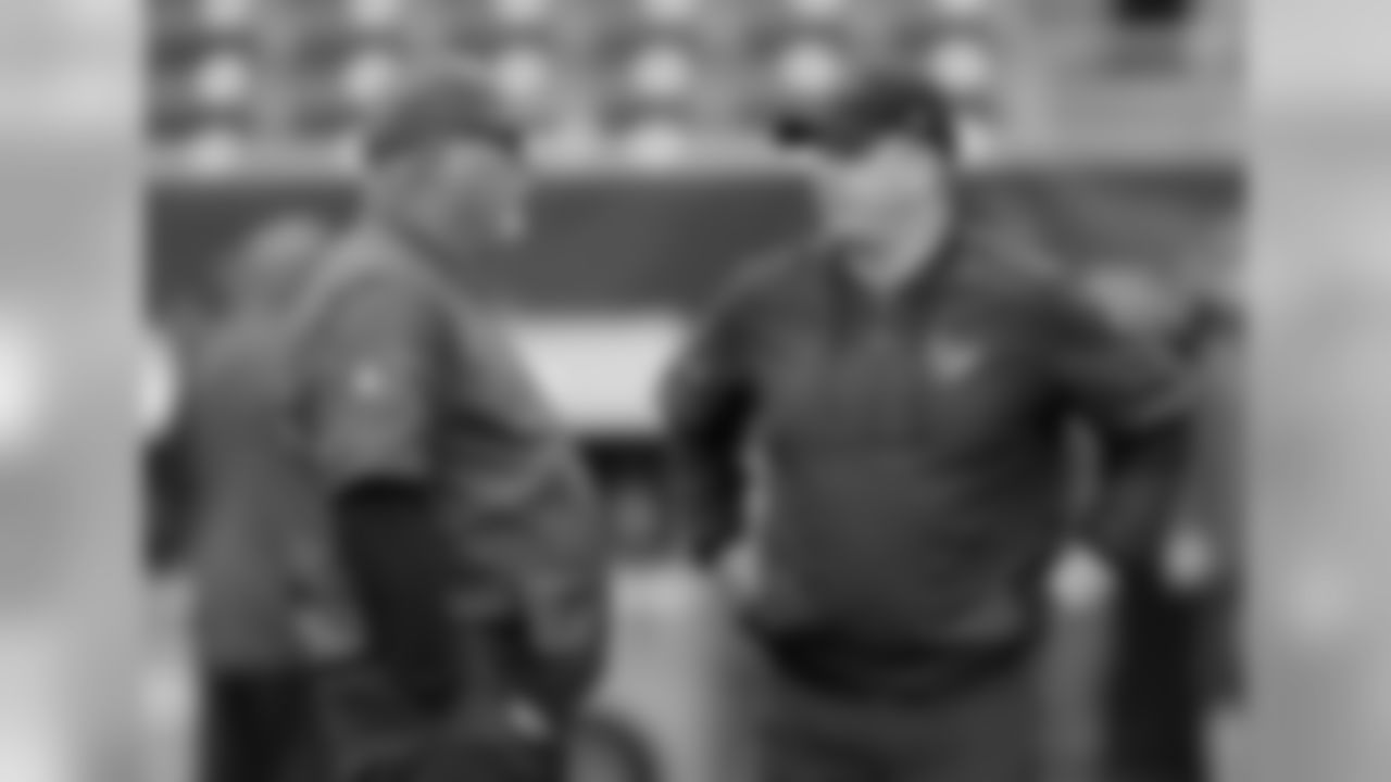 Bill O'Brien (right) and Bruce Arians before the game