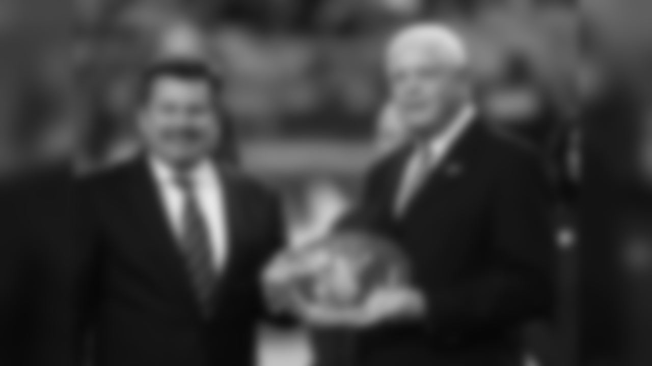 Team president Michael Bidwill (left) and former Cardinals quarterback Jim Hart (right) during the Ring of Honor ceremony at halftime