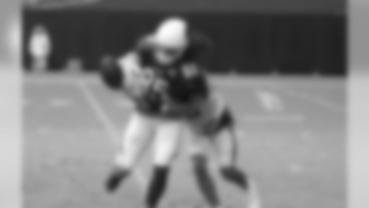 S Tyrann Mathieu breaks up a pass to WR Krishawn Hogan