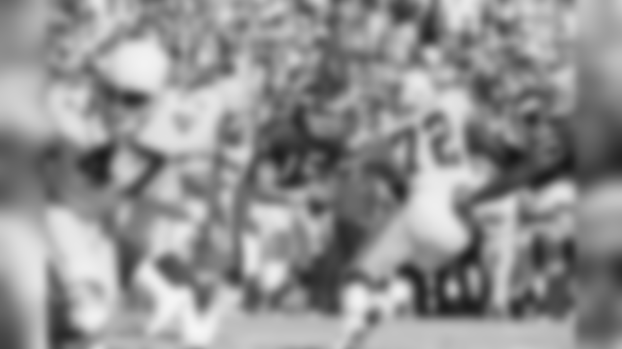 Giants QB Jeff Hostetler with the ball in 1989