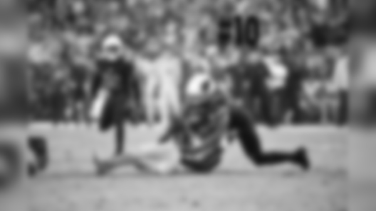 Money LB Deone Bucannon tackles Seahawks QB Russell Wilson