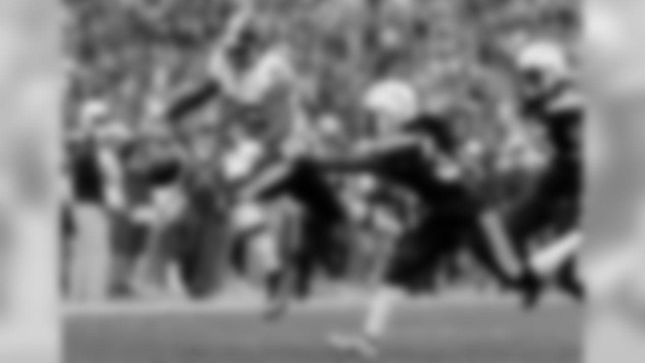 TE Vernon Davis