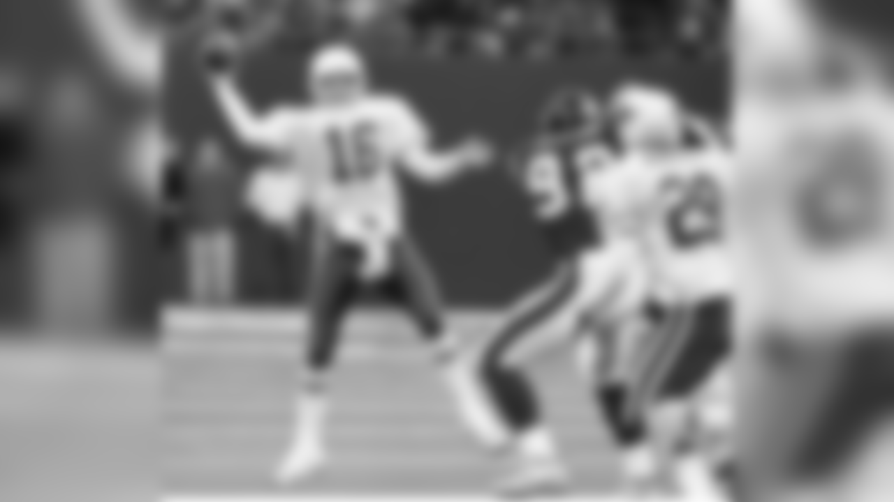 QB Jake Plummer throws a pass to Adrian Murrell in 1999