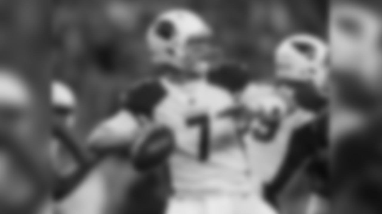 QB Blaine Gabbert strides into the endzone