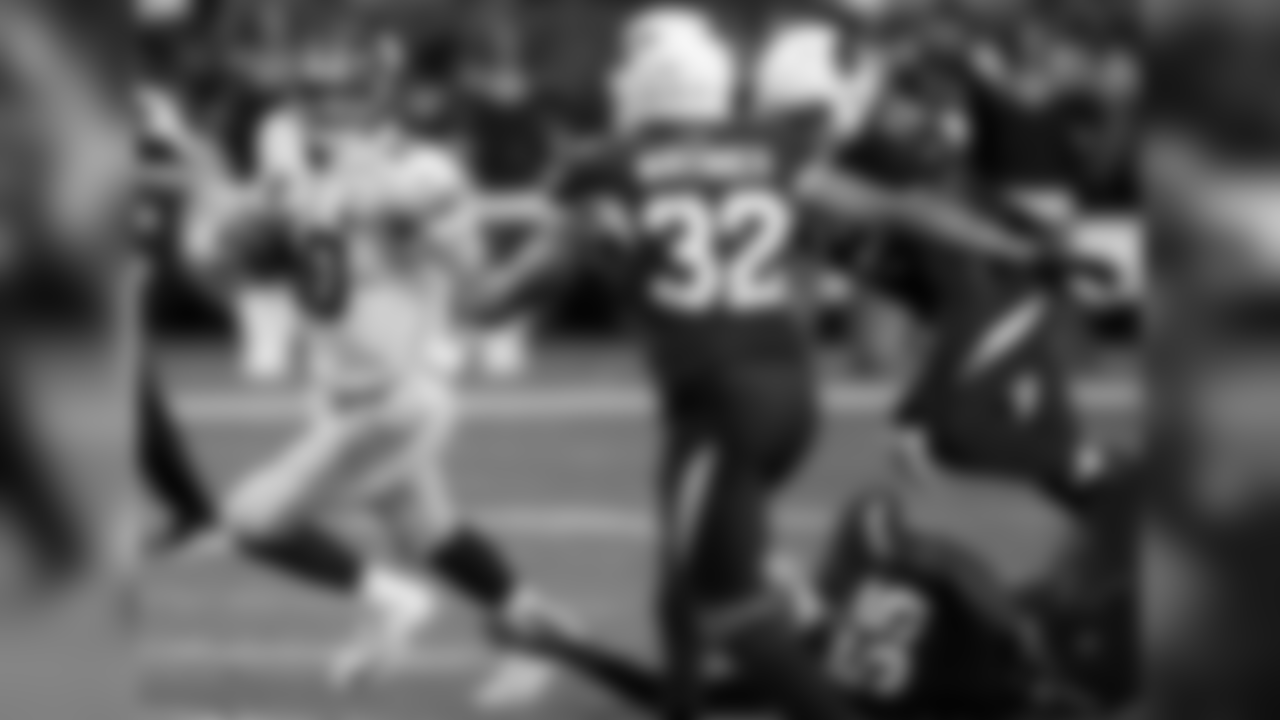 The Cardinals defense swarms on Giants QB Eli Manning