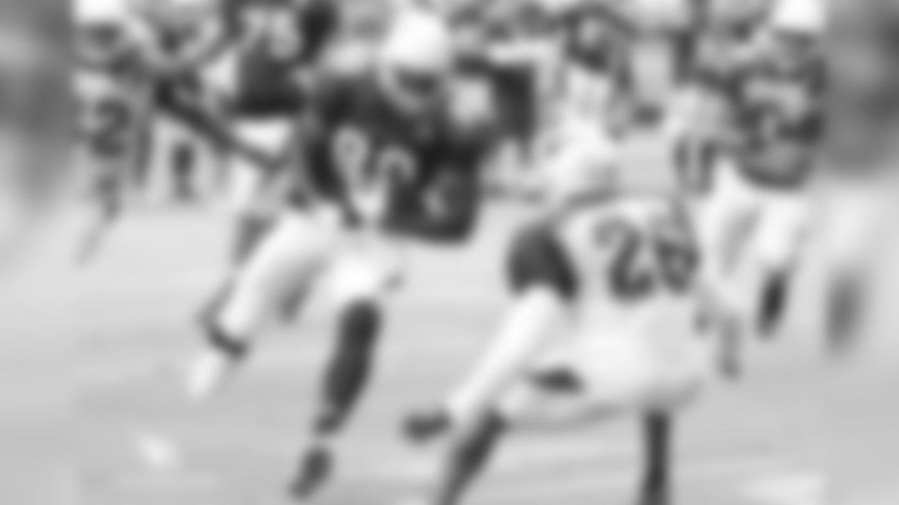 TE Ifeanyi Momah catches a pass