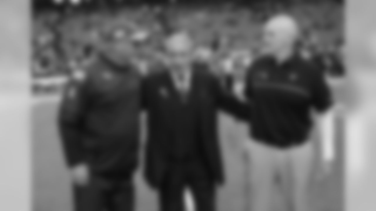 Cardinals head coach Bruce Arians (left) with Falcons owner Arthur Blank (center) and head coach Dan Quinn (right)