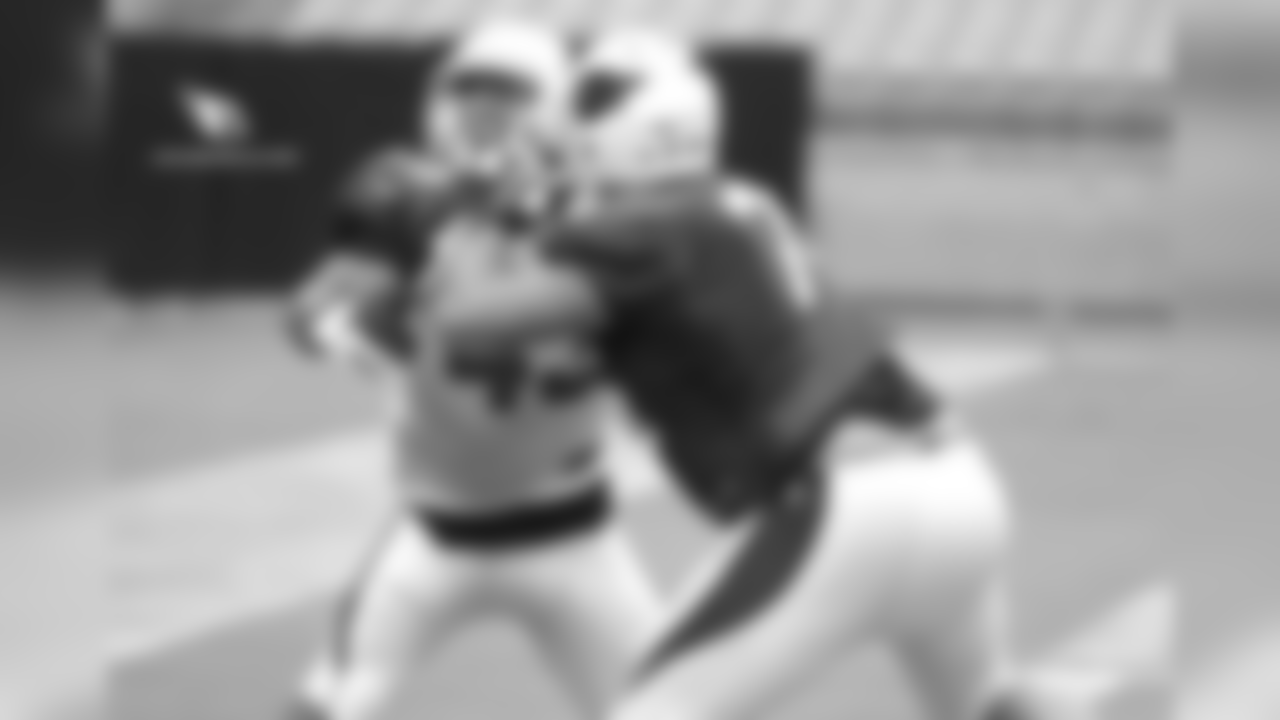 LB Haason Reddick practices his pass-rushing moves