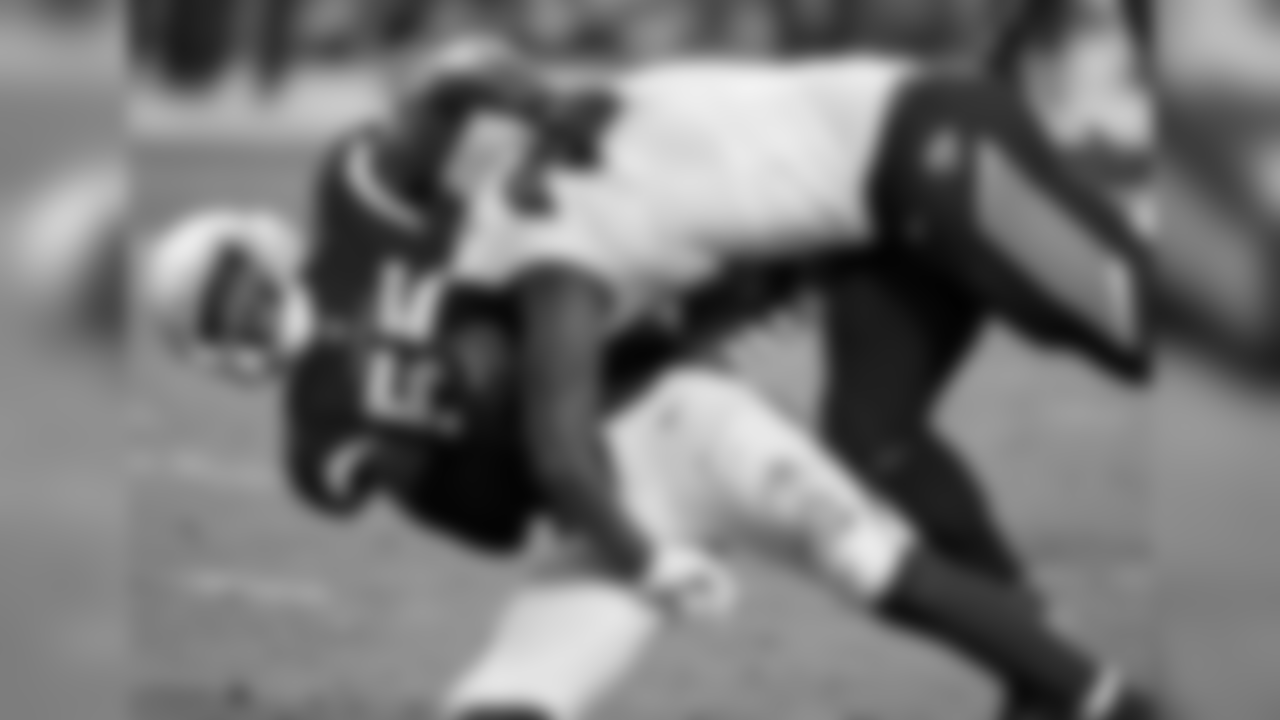 LB Chandler Jones with the tackle