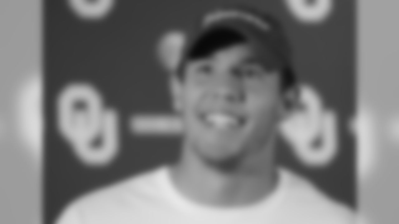 Sam Bradford in college at Oklahoma
