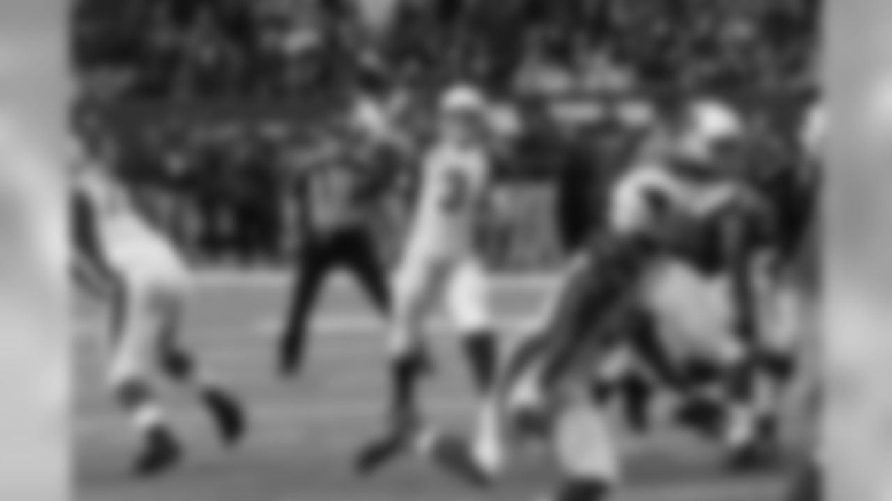 QB Carson Palmer makes a throw on the Cardinals' opening drive