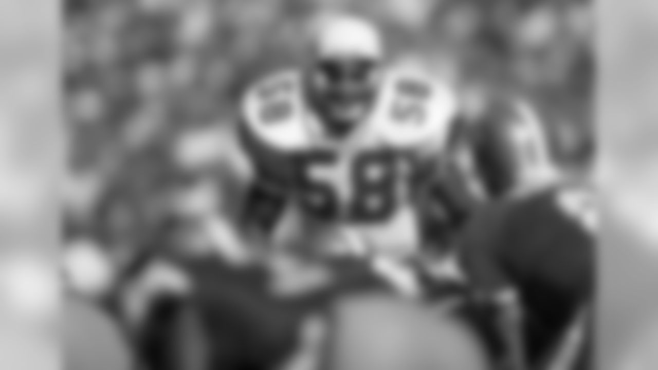 1993: Cardinals LB Eric Hill watches over the line of scrimmage