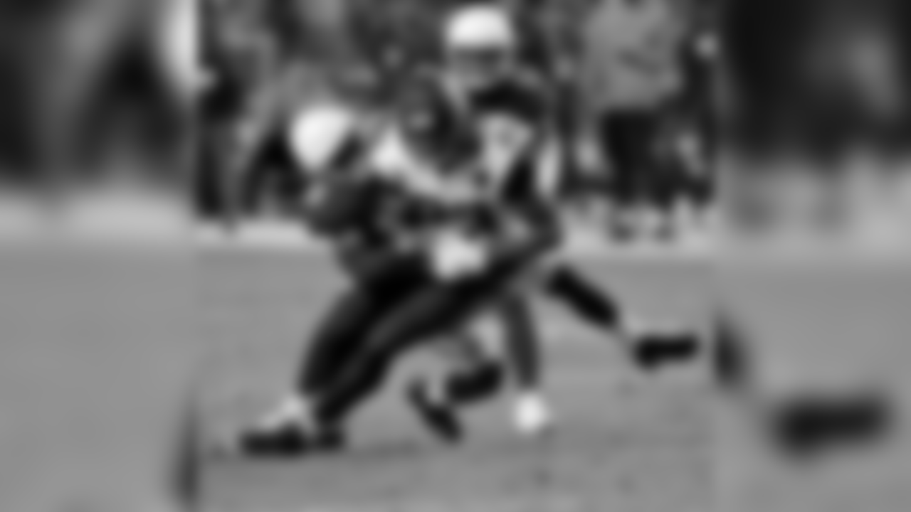Jaguars TE Marcedes Lewis with the reception