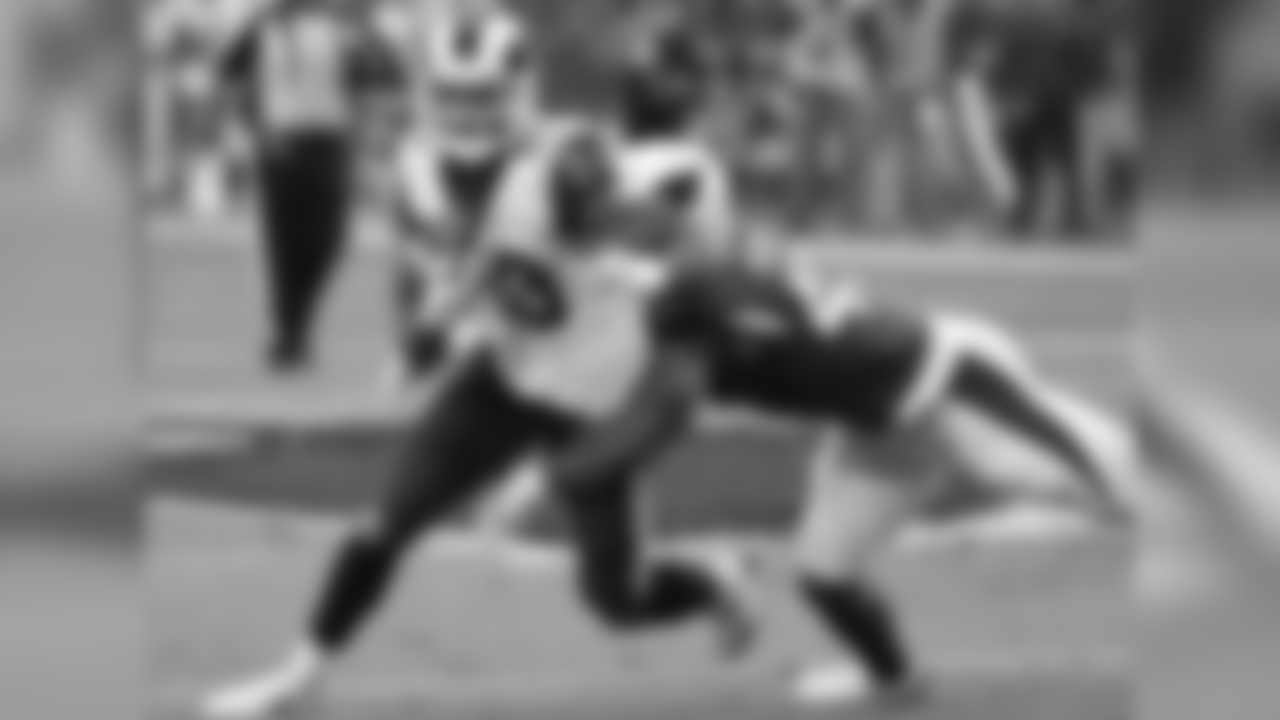 LB Haason Reddick tackles L.A.'s Josh Reynolds