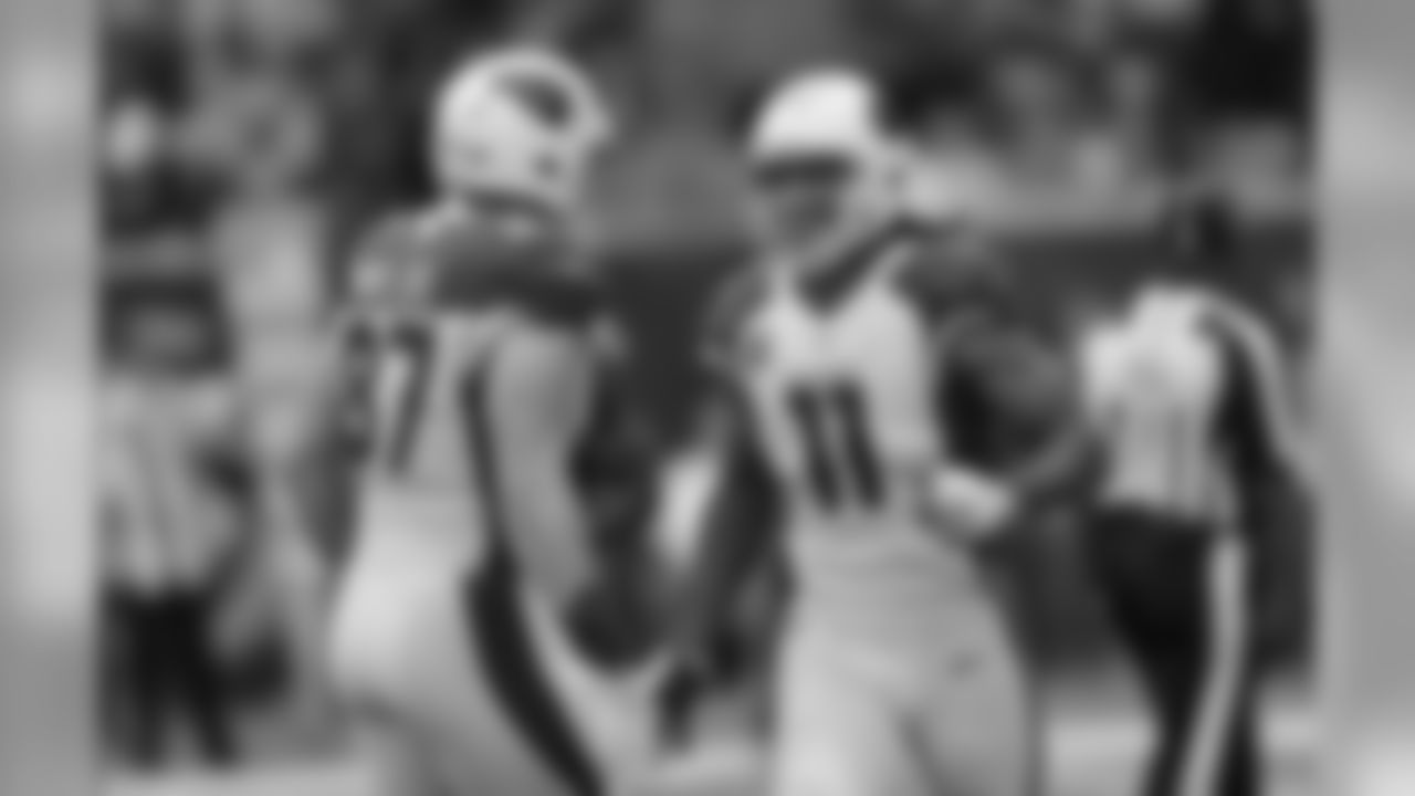 Cardinals TE Troy Niklas (left) congratulates WR Larry Fitzgerald (right) on his touchdown reception