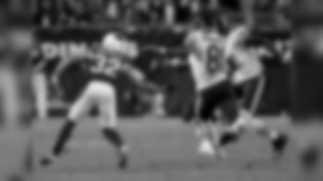S Tyrann Mathieu picks off the pass intended for Bears WR Cameron Meredith