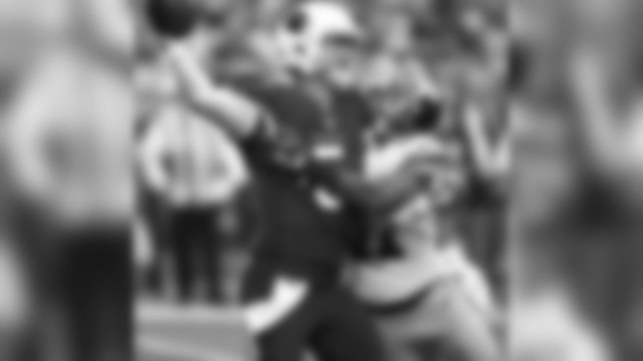 Cardinals QB Drew Stanton under pressure