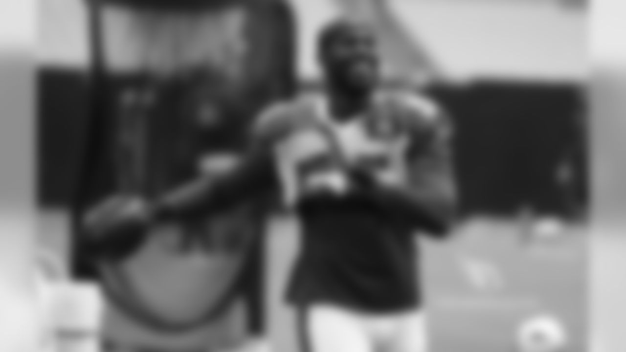 LB Chandler Jones