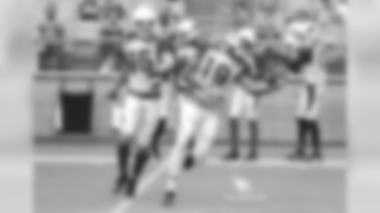 WR Carlton Agudosi