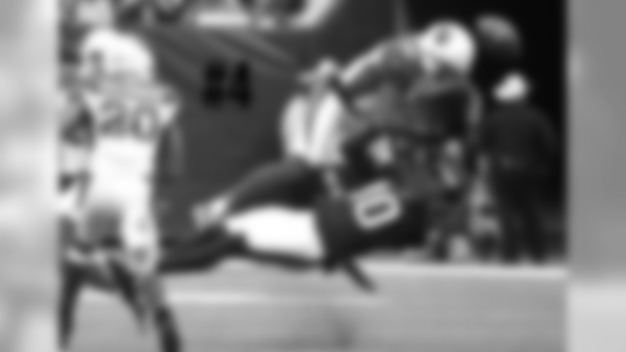 S Antoine Bethea (top) collides with Texans WR DeAndre Hopkins