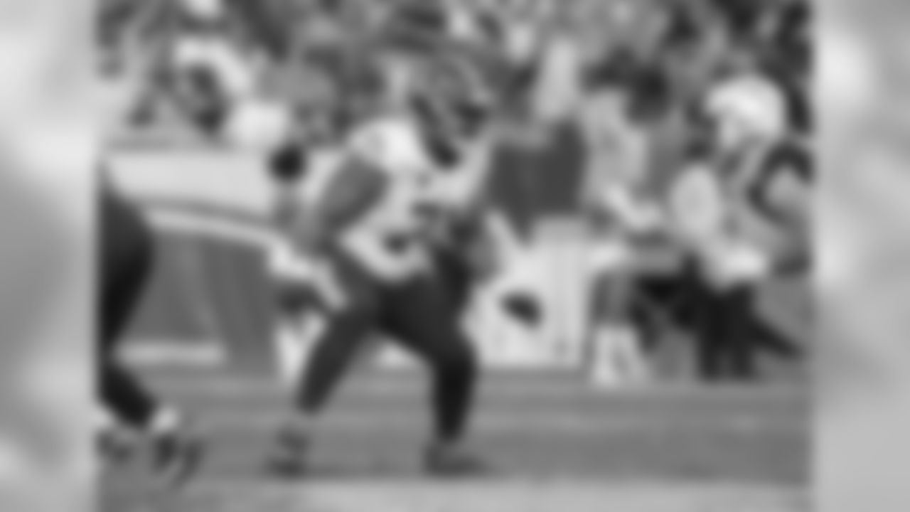 T Trent Williams