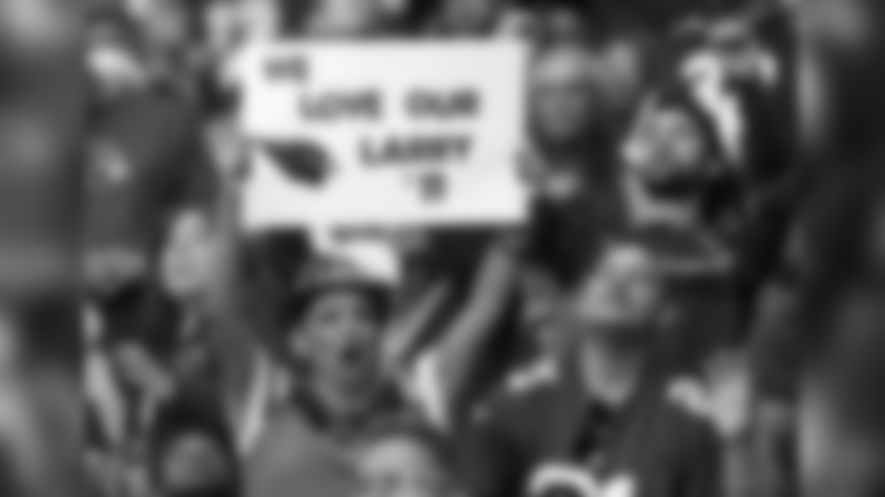Cardinals fans show their love for Larry Fitzgerald
