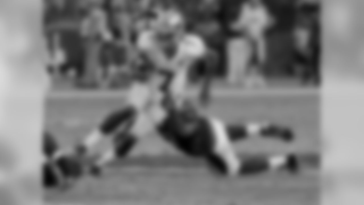 2016: DT Calais Campbell tries to tackle 49ers QB Colin Kaepernick