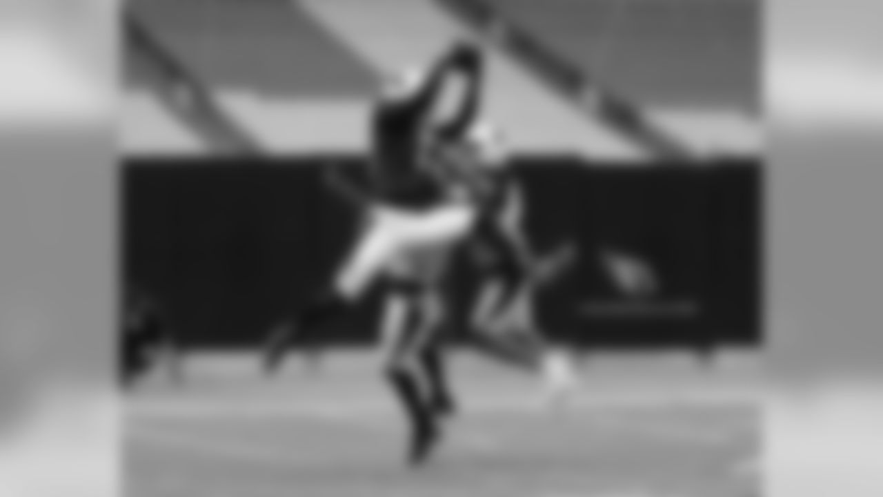 WR Jaron Brown with the TD catch