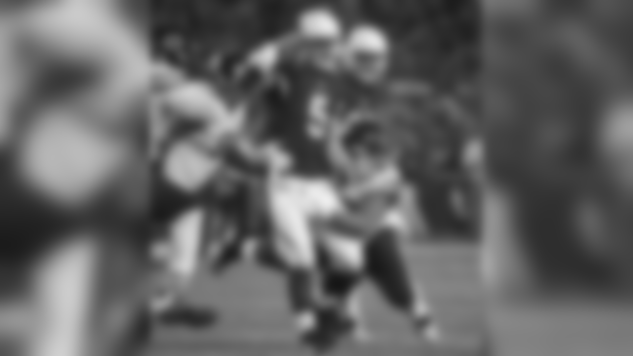 QB Drew Stanton tries to escape the Bears defense