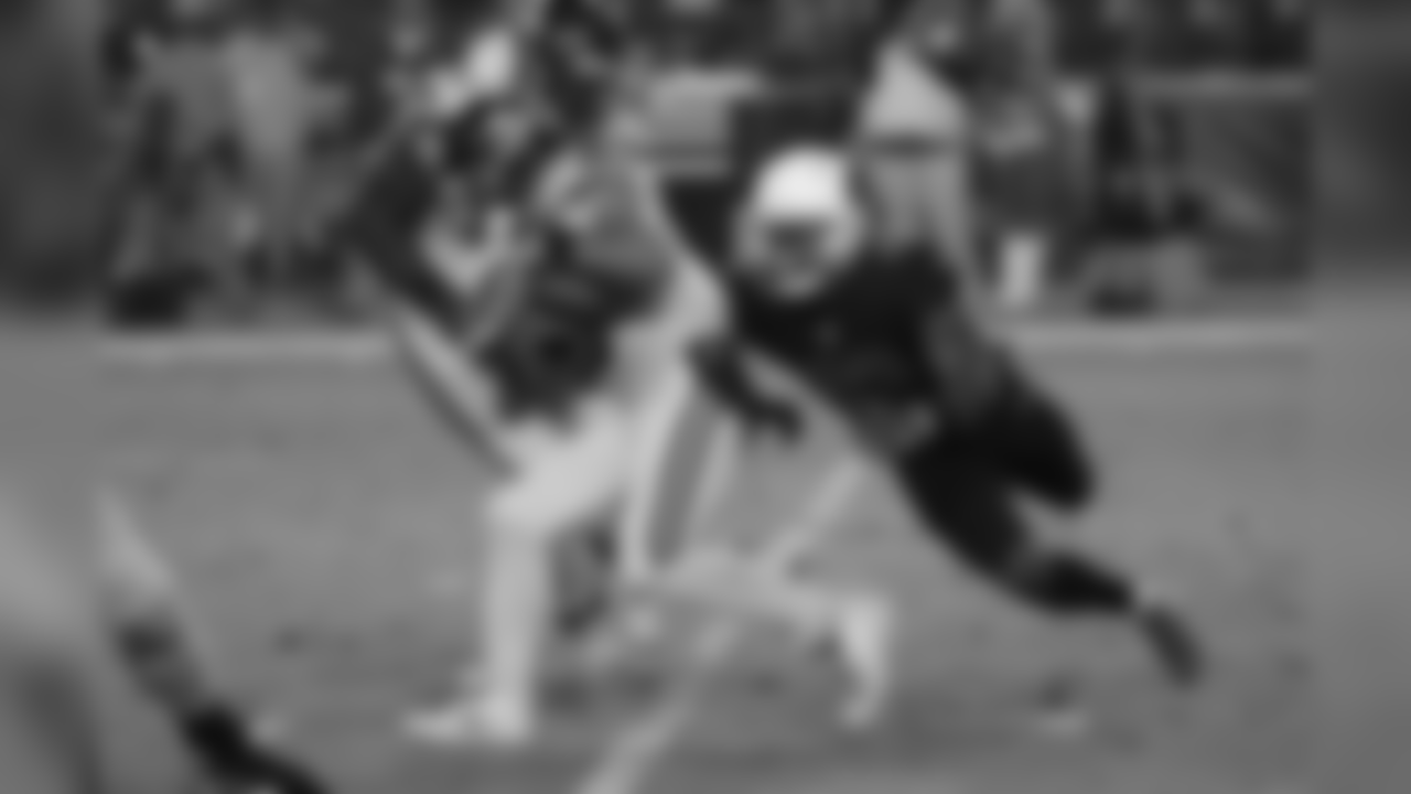 LB Haason Reddick rushes QB Russell Wilson