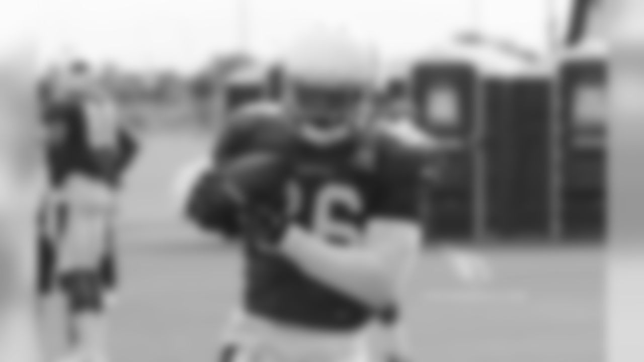TE Ricky Seals-Jones