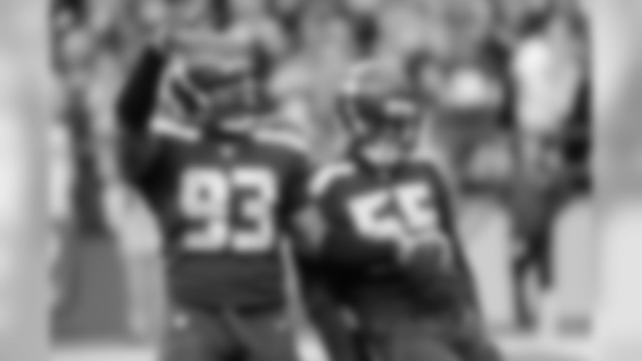 DE Dwight Freeney