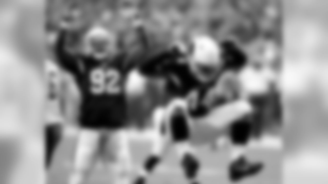 2015: LB Markus Golden celebrates a sack