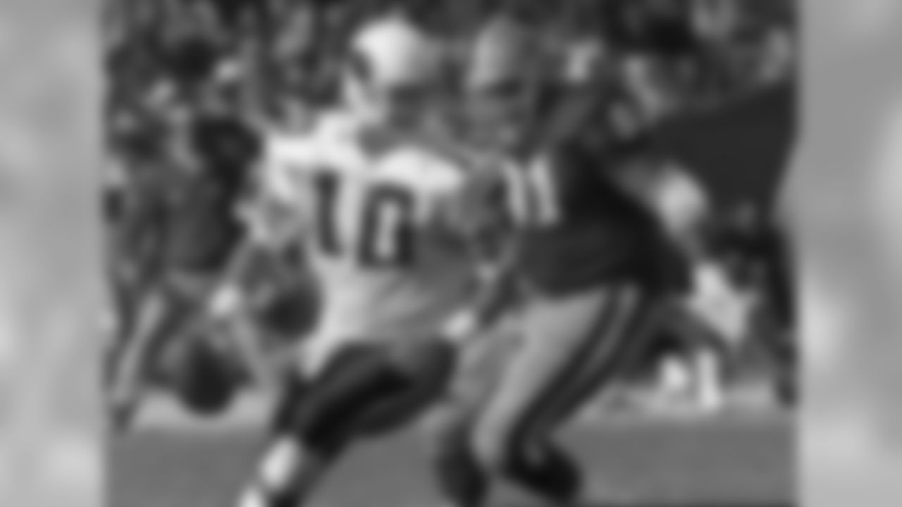 1991: Cardinals QB Stan Gelbaugh tries to evade 49ers DE Dennis Brown