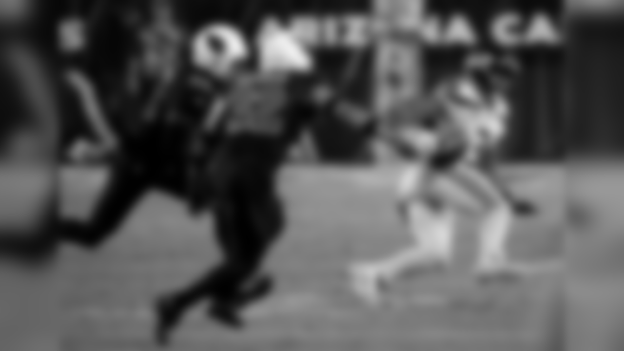Seahawks QB Russell Wilson escapes LB Chandler Jones (left) and S Tyrann Mathieu (center)