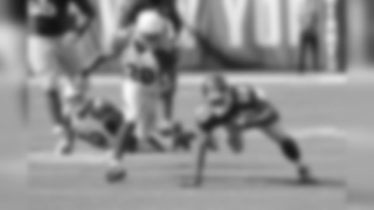2014: S Rashad Johnson closes in on Giants RB Rashad Jennings