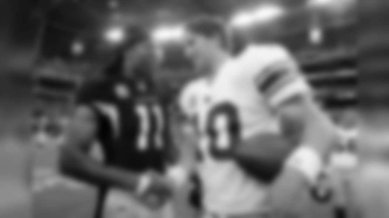 WR Larry Fitzgerald and Giants QB Eli Manning shake hands following the game in 2011