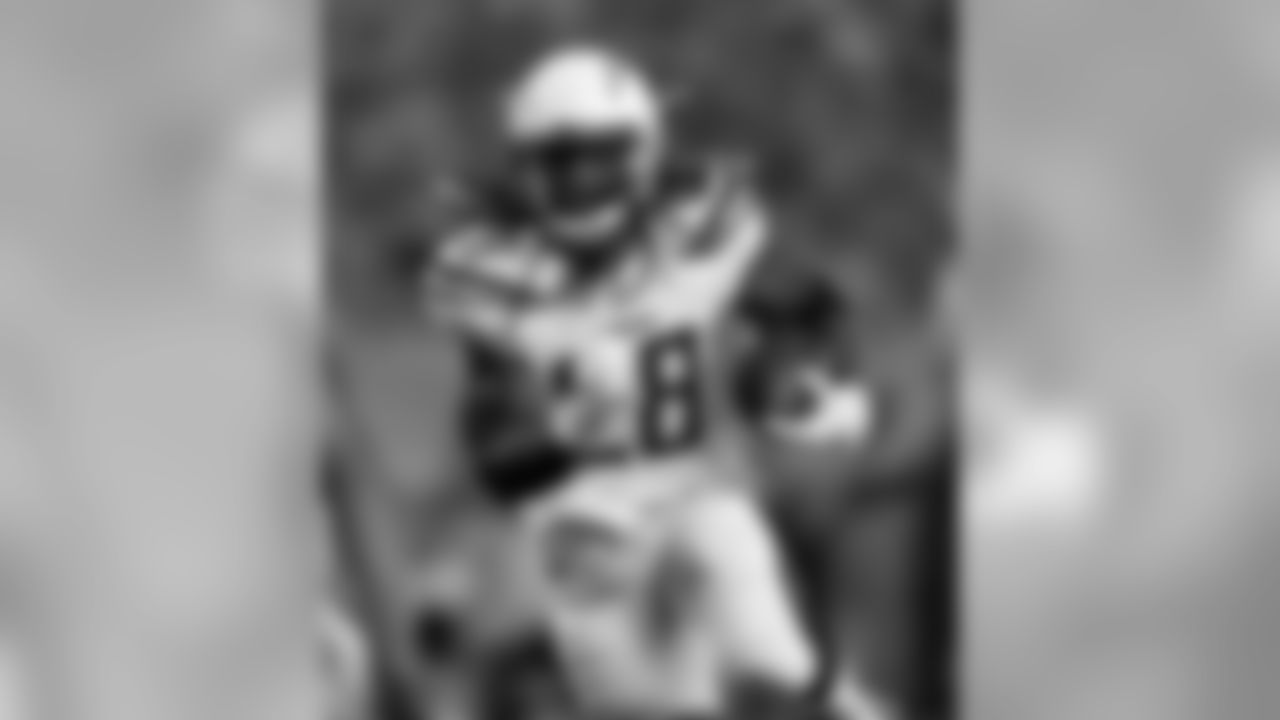 Los Angeles Chargers running back Melvin Gordon (28) runs against the Denver Broncos during the first half of an NFL football game, Monday, Sept. 11, 2017, in Denver. (AP Photo/David Zalubowski)