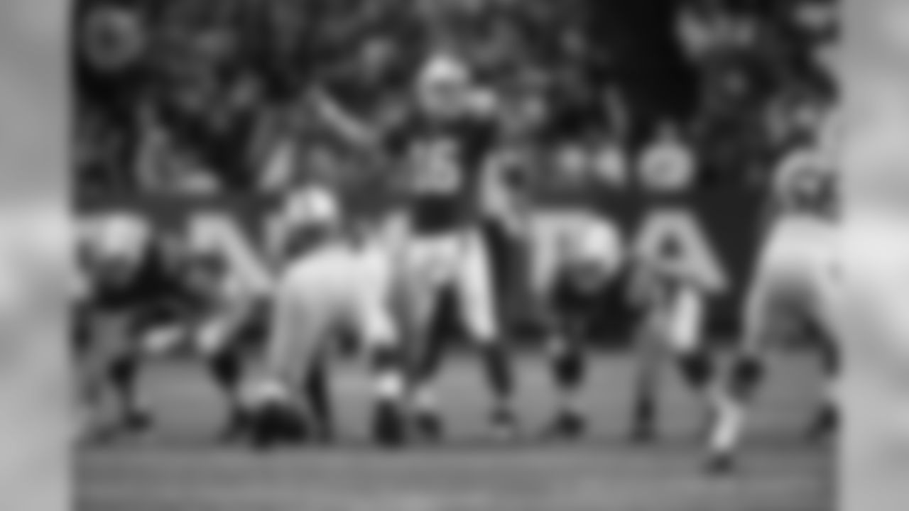 16 Tolzien, Scott QB 6-2 215 30 7 Wisconsin