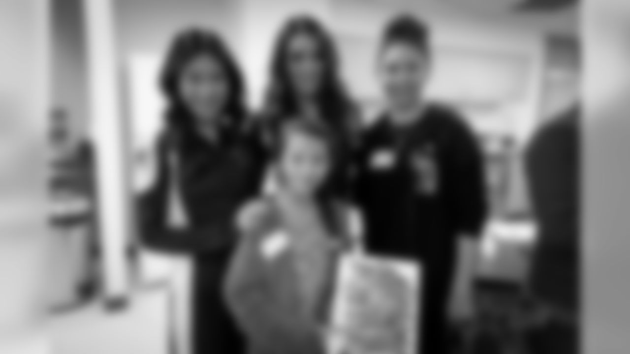 20161205_dal_childrens_hospital_visit23.jpg